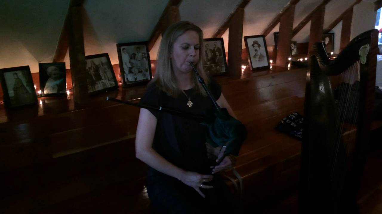 Catrìona MacNeil at the US National Mòd Cèilidh