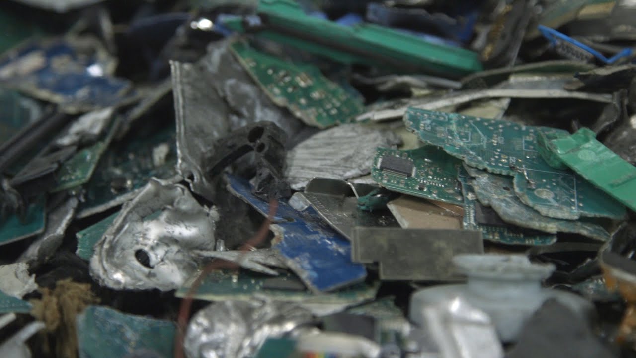 Watch Your Dead Tech Get Demolished at an E-Waste Recycling Plant