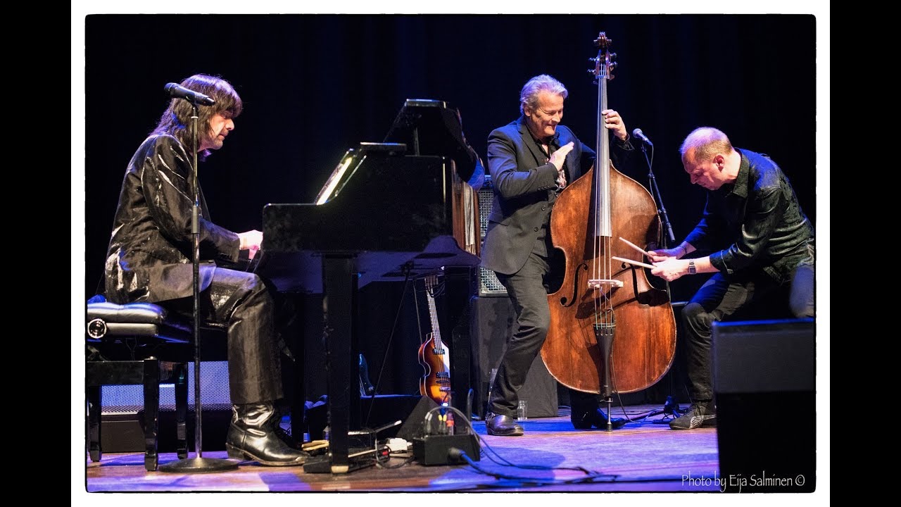 Robert Wells Trio: Medley Promo