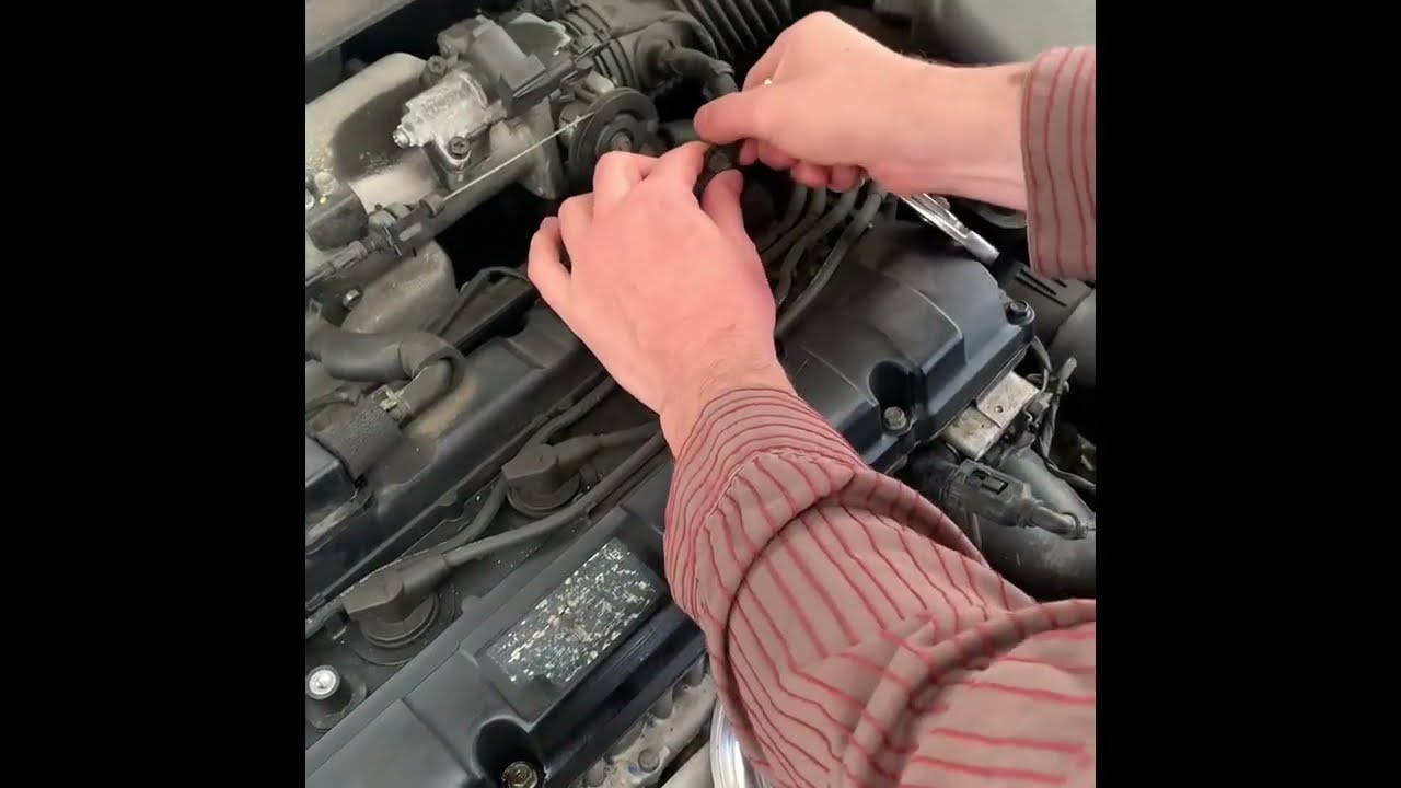 HYUNDAI ELANTRA TOURING 2012 Valve Cover Gasket and Spark Plug replacement