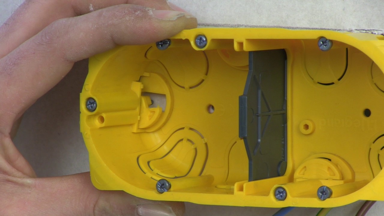 Comment transformer une prise simple en prise double dans une plaque de pl&acirc;tre avec Bticino?