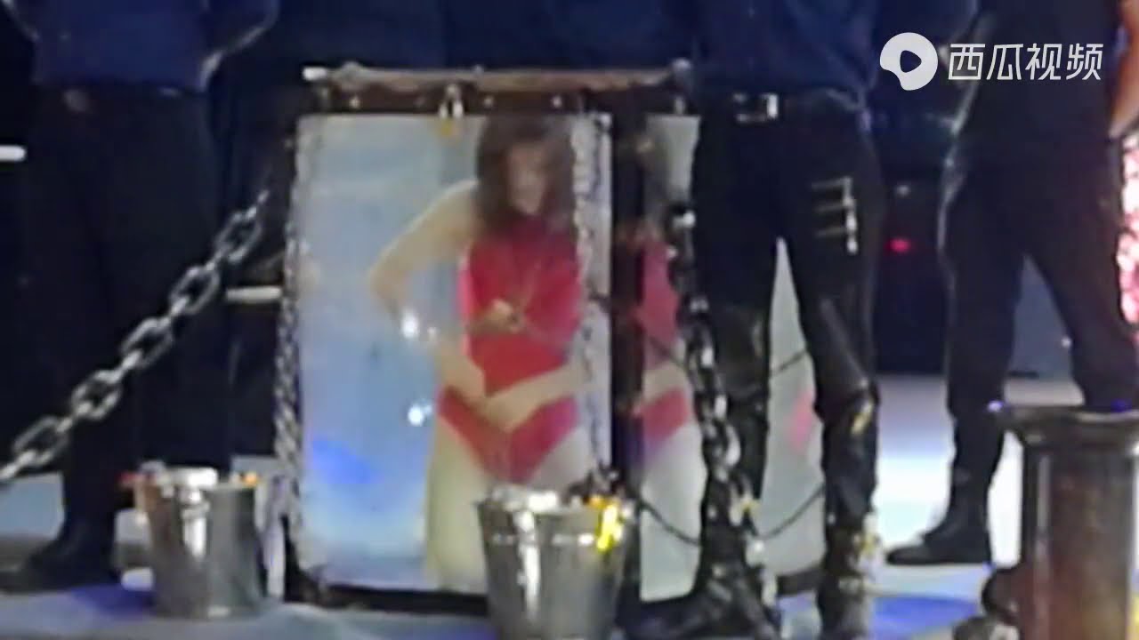 SuperNing(张瑞宁) 实拍：红衣魔女水中大逃脱   西瓜视频