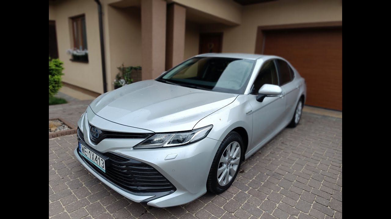 TOYOTA CAMRY 2.5 HYBRYD 218KM rok 2020 Salon PL LAKIER ORYGINAŁ przebieg 94 tyś km Cena 95 tyś zł