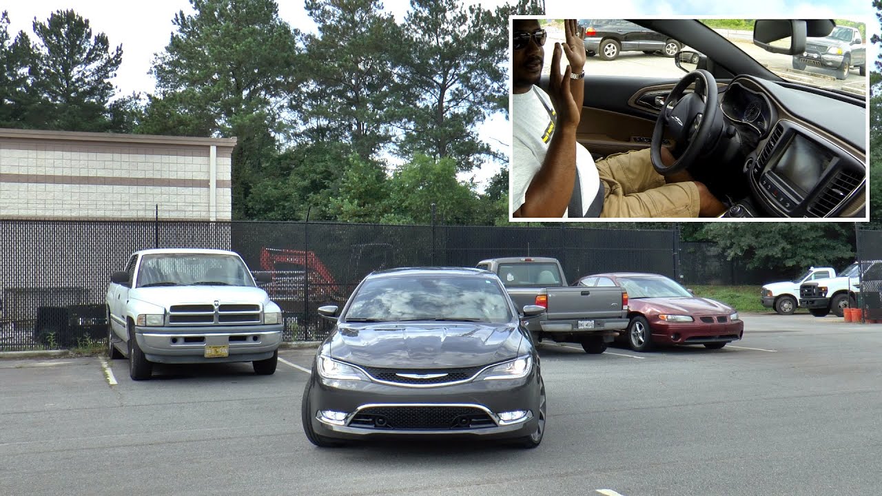 2016 Chrysler 200C Review - Self Parking, Too !!!