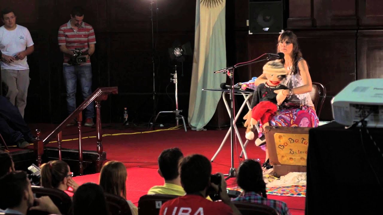 Hacer visible lo invisible | Elena Santa Cruz | TEDxUBA