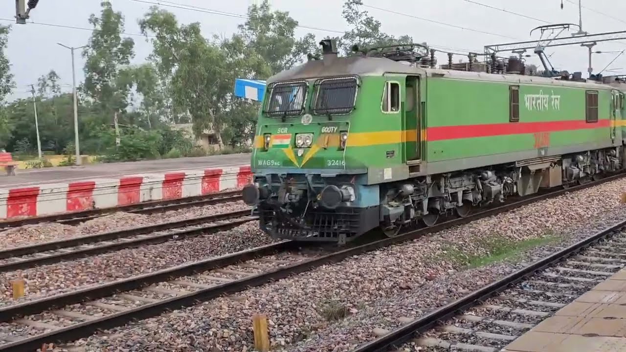 : Electric Diesel Engine :Perfect CROSSING Parcel Van  WAG 9_WAP4_WDG 4 Loco Indian Railways