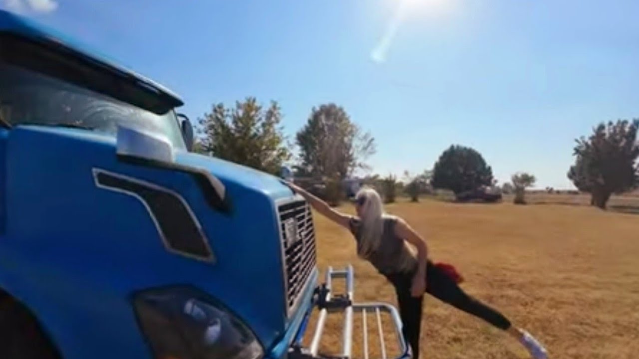 Changing My Fuel Filter On A Volvo VNL D13