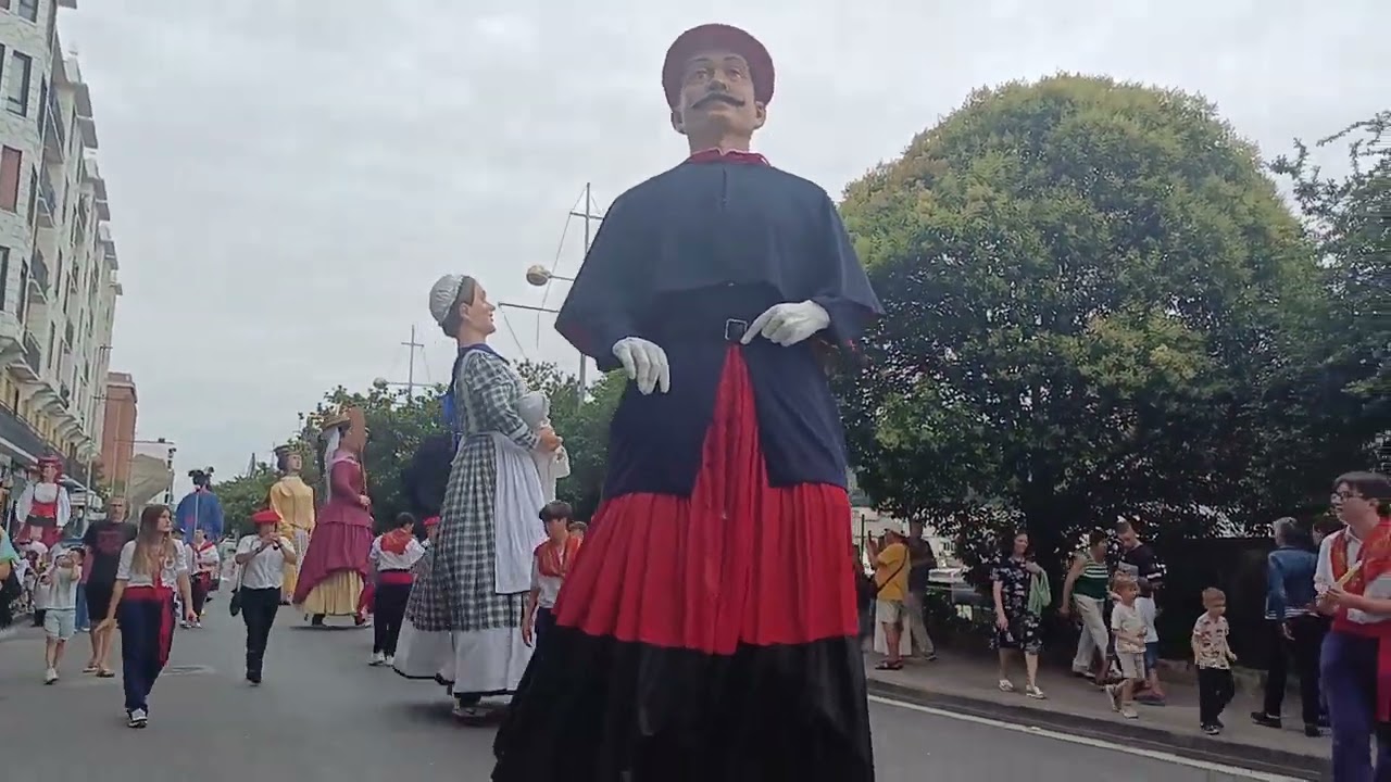 Pasacalles III de Pasaia en la Gigantada en Trintxerpe (Pasaia) | 14 de Julio de 2024
