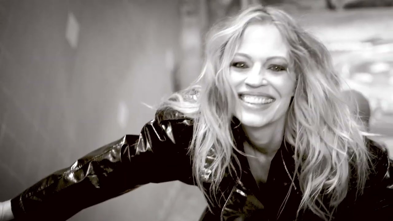 Jeri Ryan vs. Denden