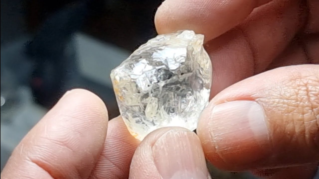 LAPIDEI ESSA PEDRA QUE ACHEI PENSEI QUE ERA DIAMANTE 