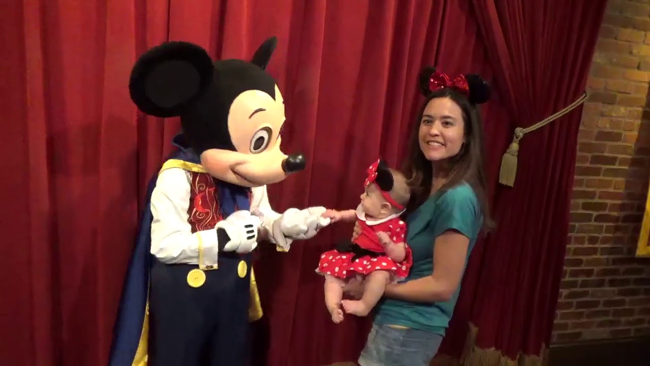 Baby Dakota meets Talking Mickey Mouse for the first time at Disney World!