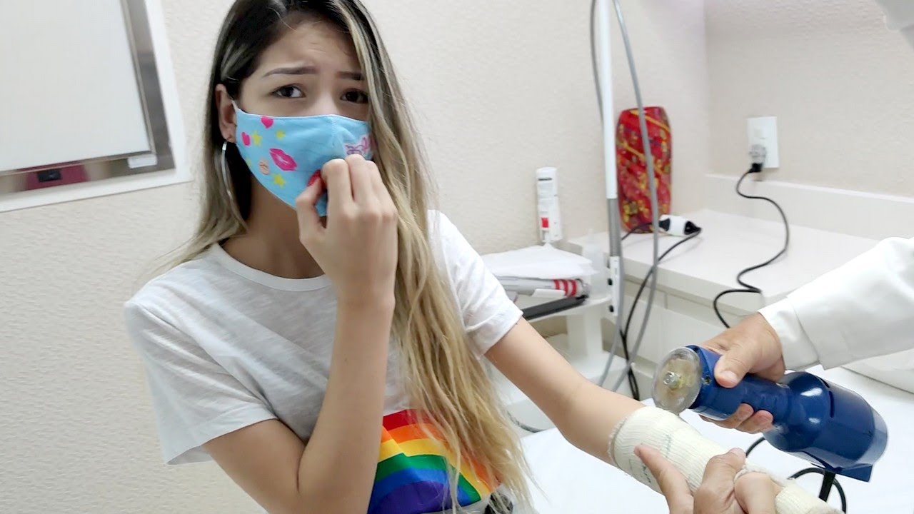 TIRANDO O GESSO - MUITO MEDO! PLANETA DAS GÊMEAS