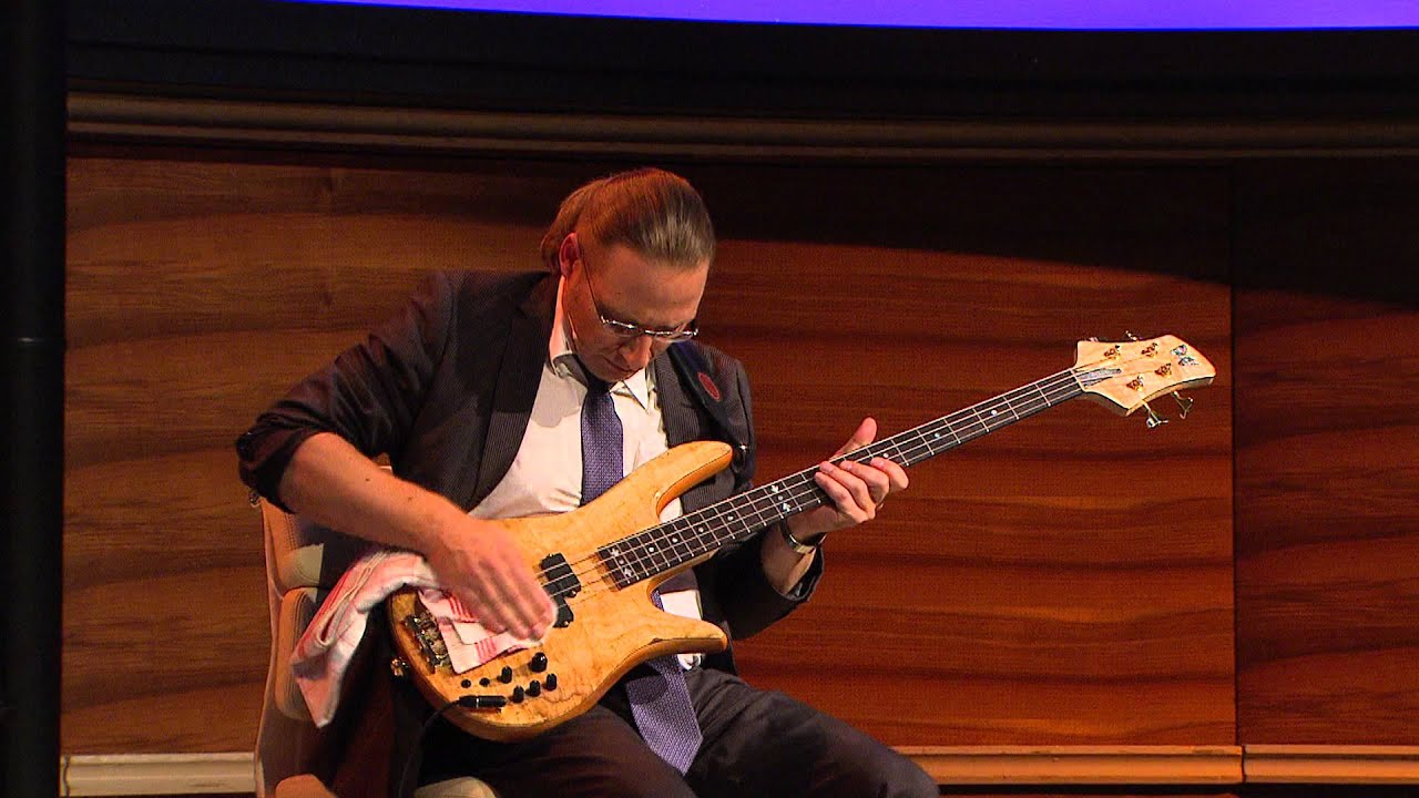 Dani Ziegler putzt seinen Bass | Giacobbo / M&uuml;ller | Comedy | SRF
