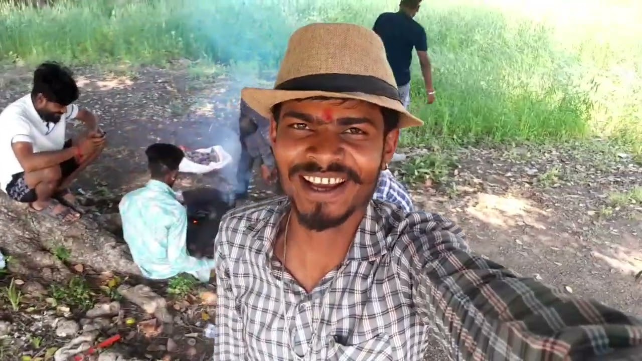 फूलन देवी माता के यहां भाटिया हम सभी भाई लोग इंजॉय