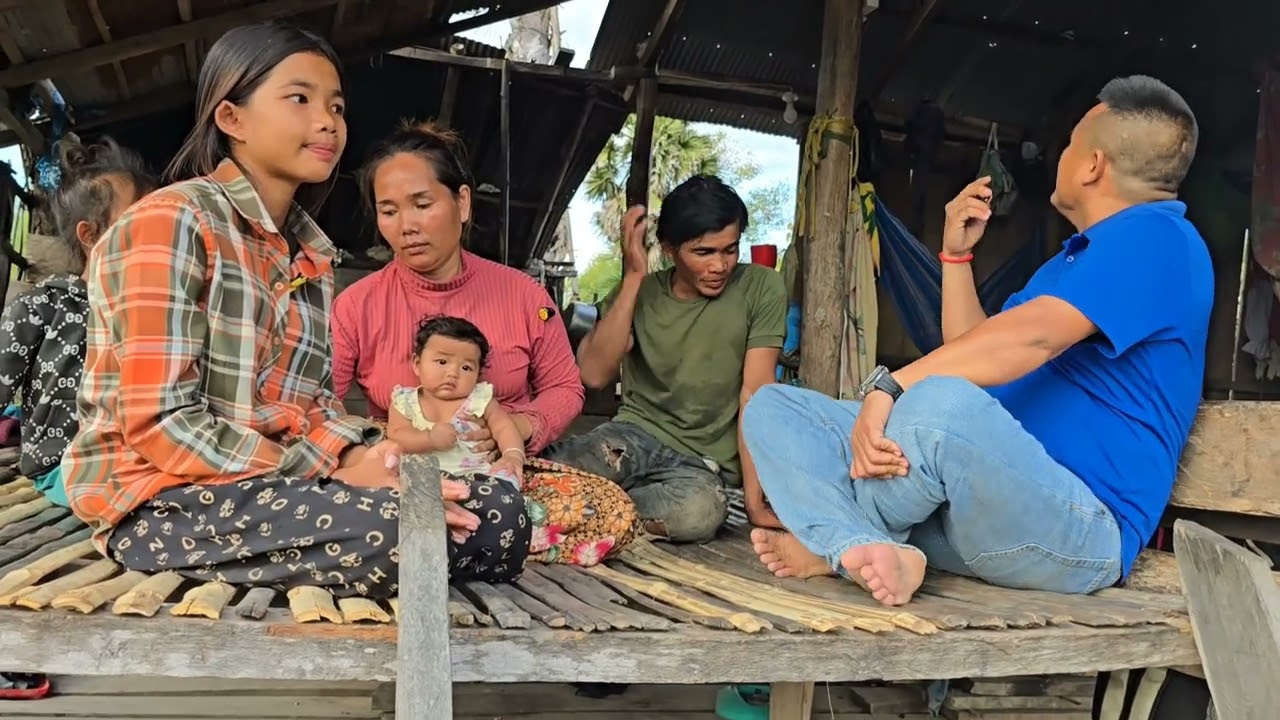 ដើម្បីតែគ្រួសារ ឡើងត្នោត រកប្រាក់ចិញ្ចឹមកូនប្រពន្ធ ទាំងខ្លួនពិការភ្នែក សឹងមិនគ្រប់ហូប