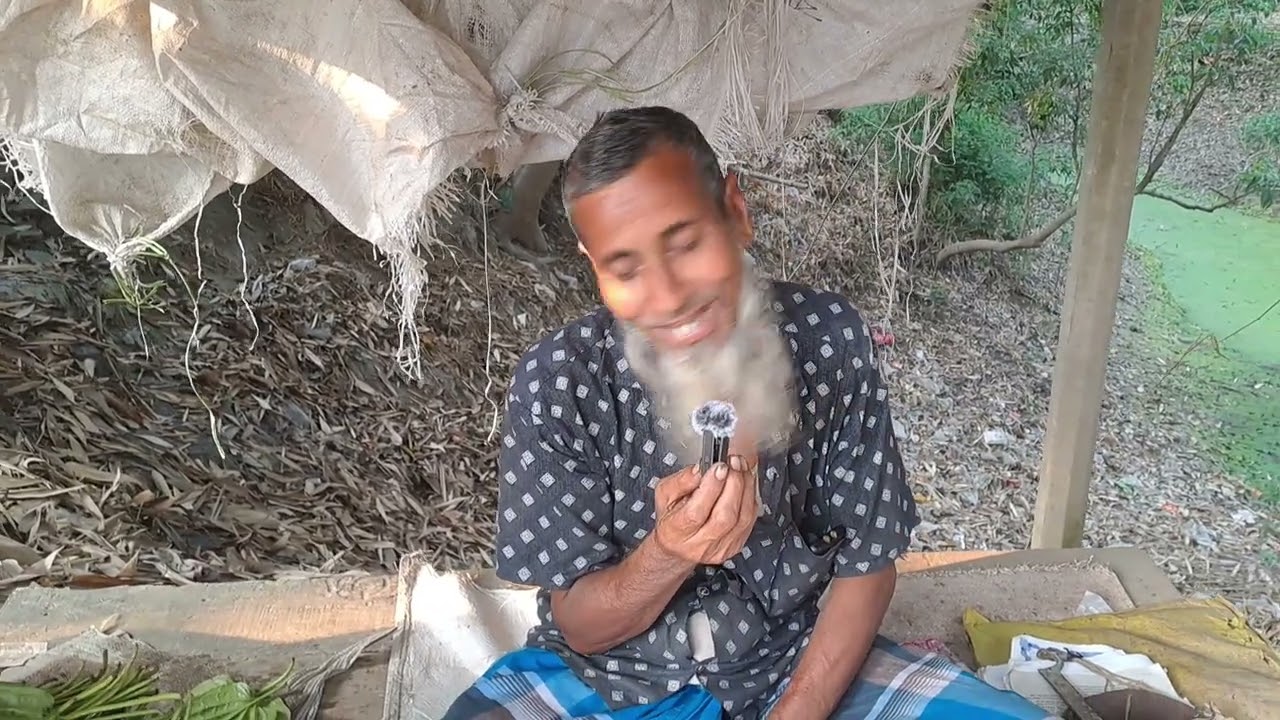 আমি ৩০ বছর এখানেই দোকান করি। 