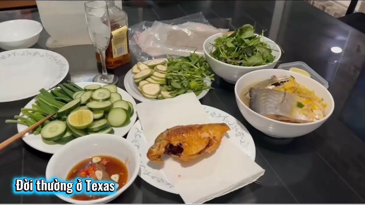 Đổi món ngày Tết với canh cá dưa muối sơ mít 