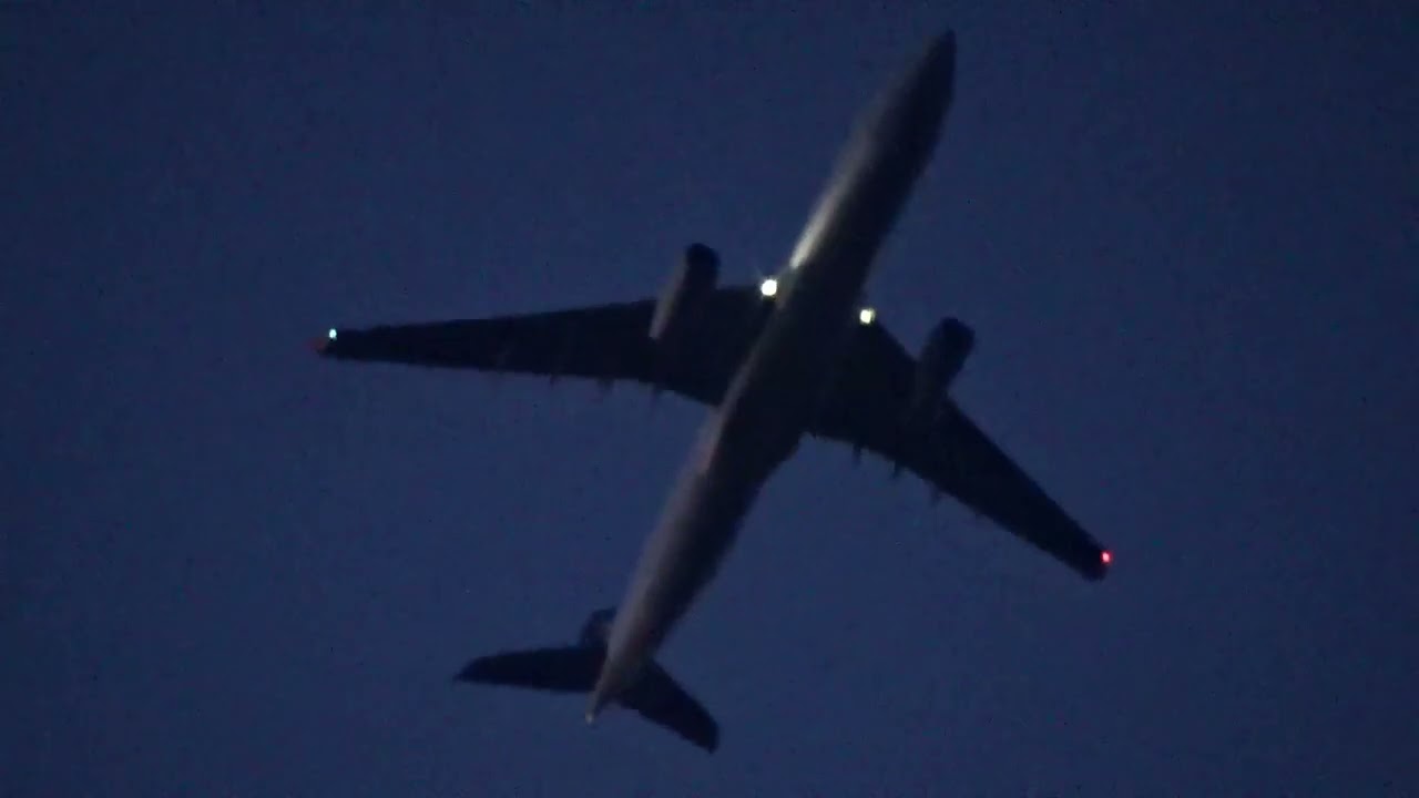Air Canada A330-343 C-GOFV AC864 Descending over Great Hollands