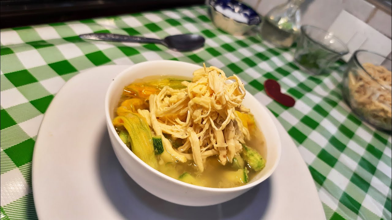 COCINAR SOPA DE FLOR, CON CALABACITAS POLLO Y ELOTE. (MUY FACIL DE HACER)