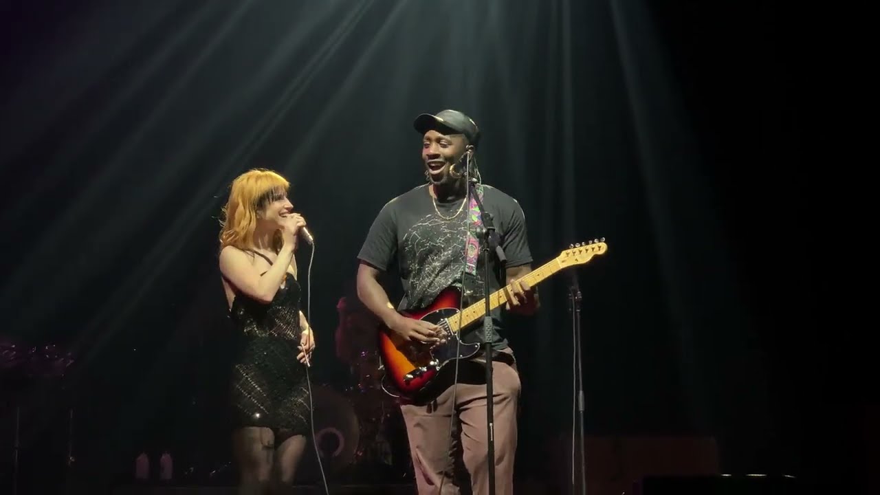 Blue Light - Hayley Williams & Kele (Paramore | Bloc Party) Live at London O2 Arena