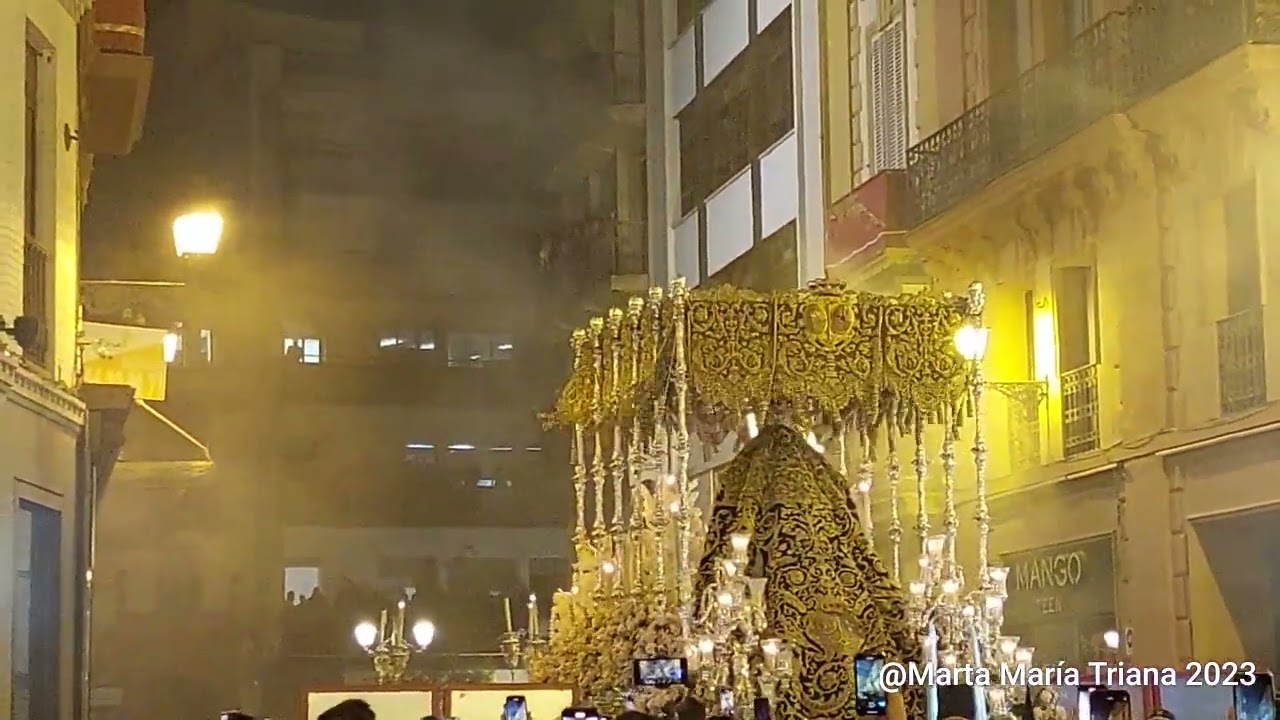 Esperanza de Triana entrando en Campana con estreno de la marcha Reina, Madre y Capitana