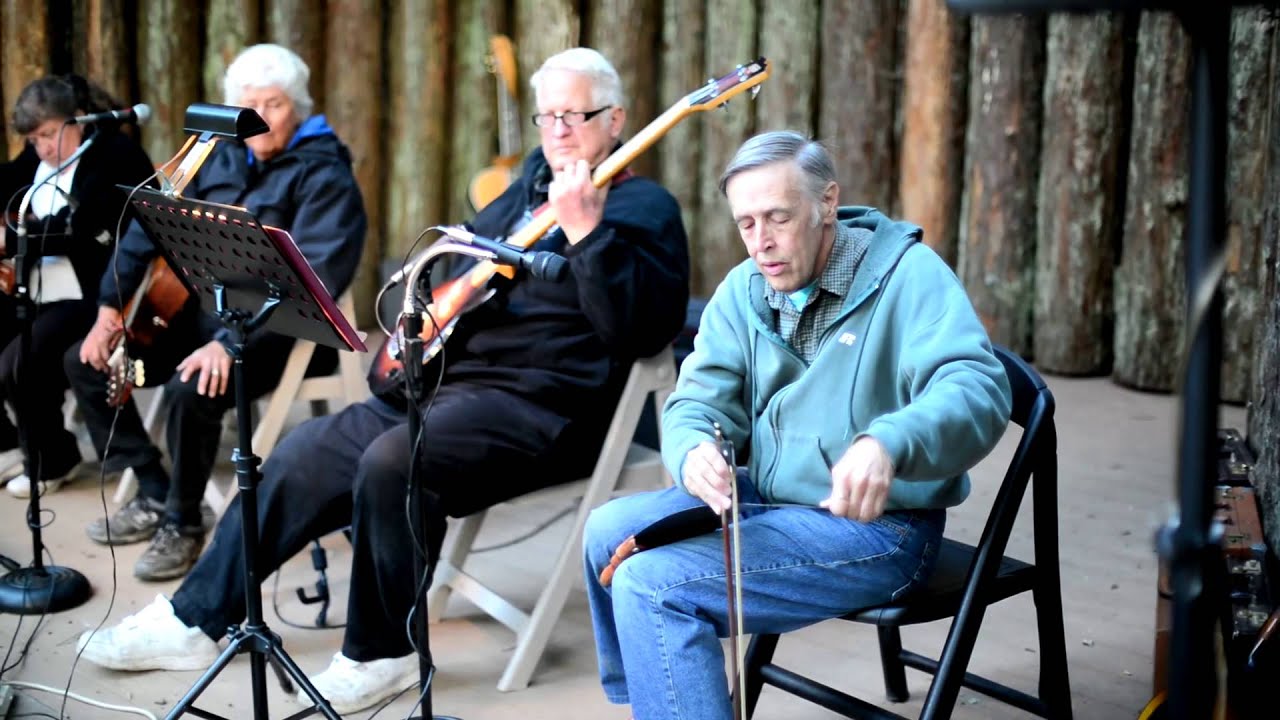 'Somewhere over the rainbow' played with saw and violin bow