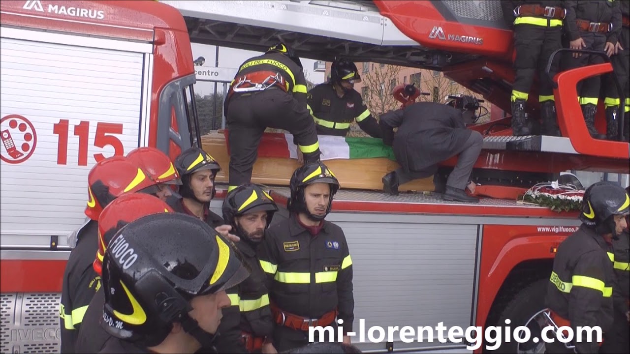 AD ASSAGO I FUNERALI DEL VIGILE DEL FUOCO PINUCCIO LA VIGNA