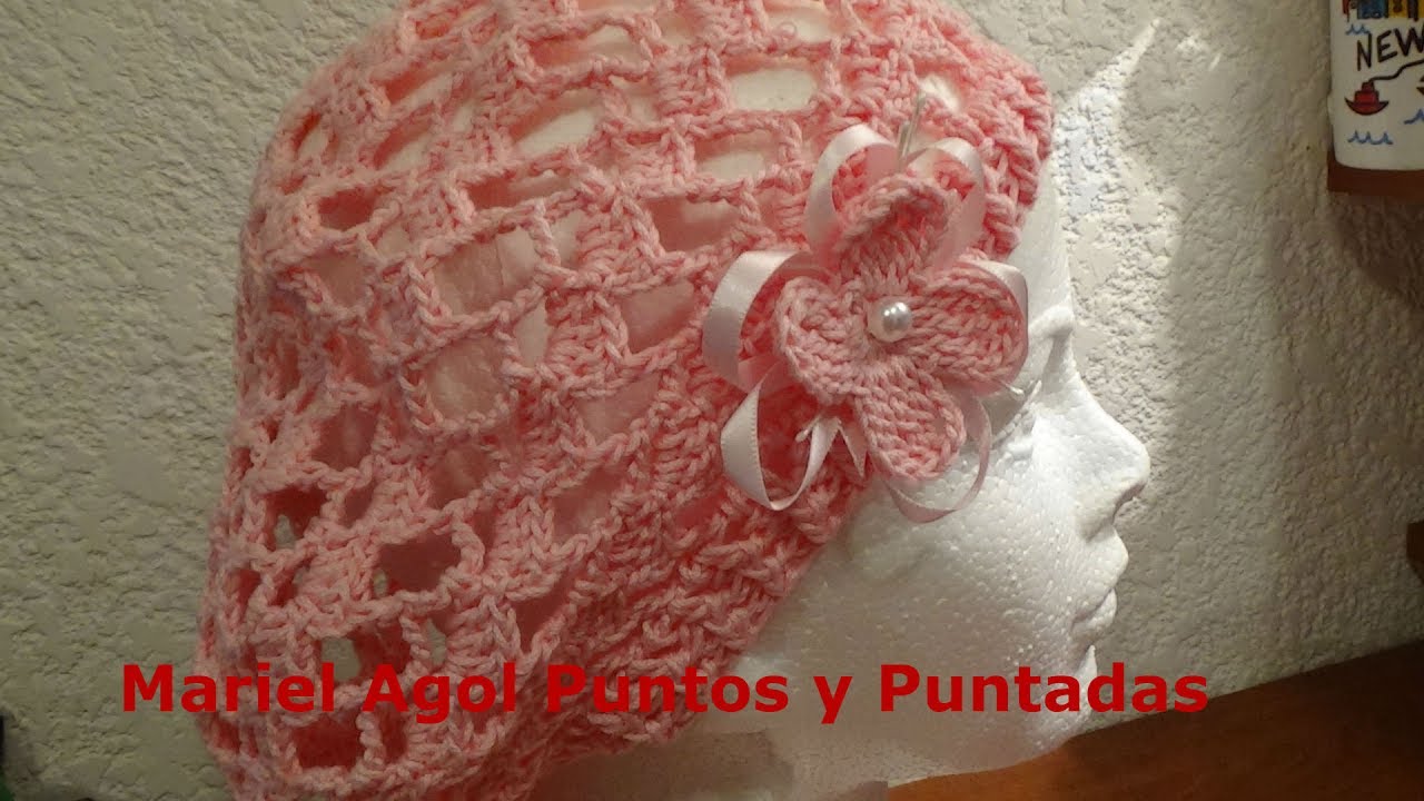 Gorro o boina caída, calada a crochet, fácil de realizar.