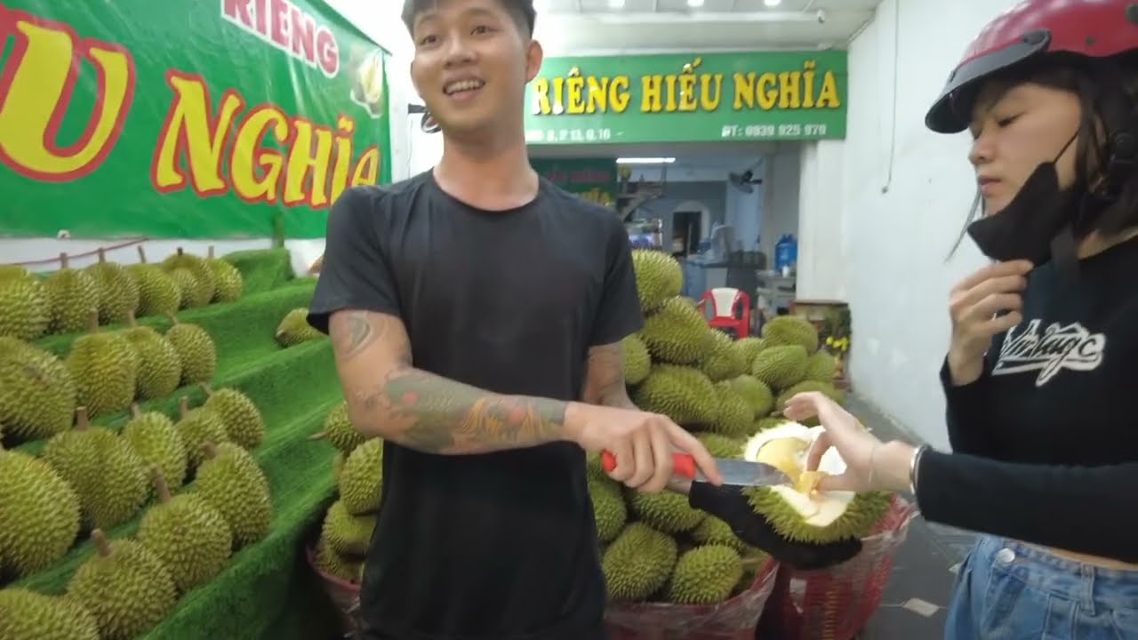 CƠN SỐT SẦU RIÊNG TRƯỚC NGÀY NGHỈ TẾT, HOTBOY ĐẠT MÒ TỪNG CÁI CHO CHỊ KHÁCH