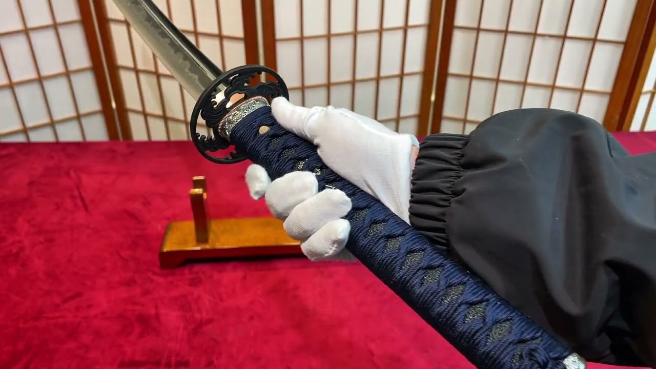 Crucible Steel Clay-Tempered Ko-Tsunagi-ji Gunome Sashikomi Japanese samurai swords Katana