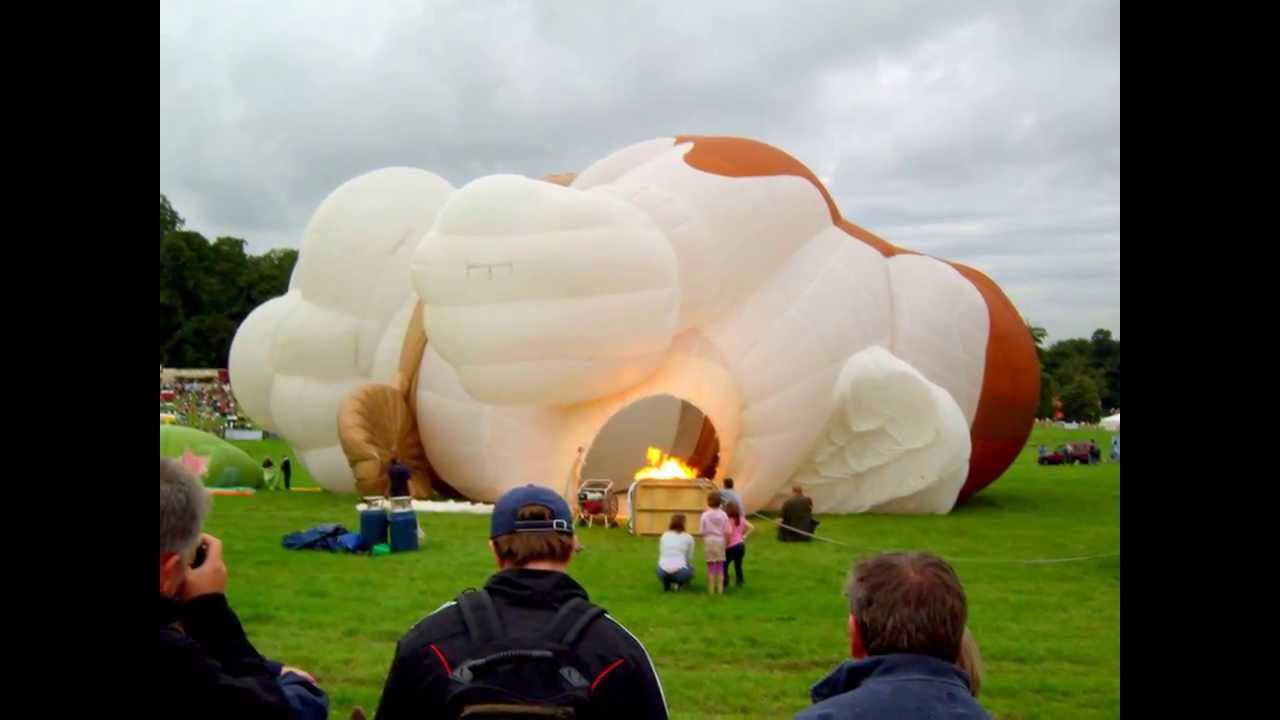 Churchill Dog Special Shape Balloon Inflation BIBF Time Lapse