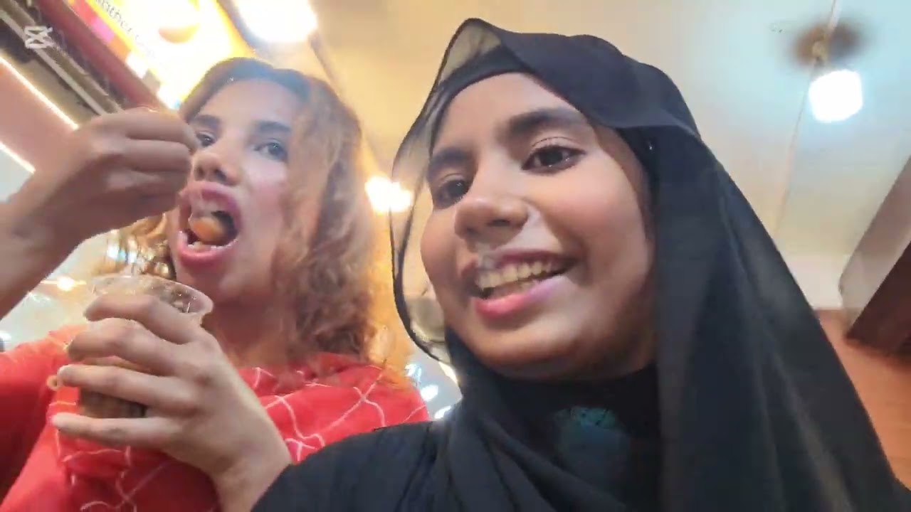 EID KE SHOPPING PAR MAMI GHUM GY