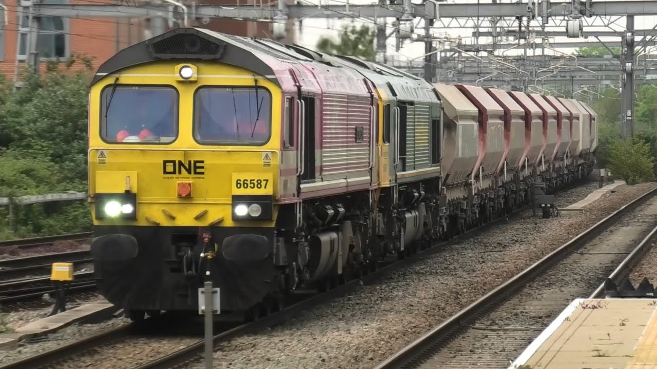 WCML Trains Visits Reading & Didcot parkway 1/5/24 Freight trains passenger trains ￼
