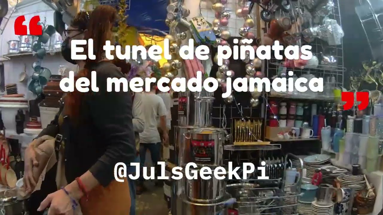El tunel de piñatas del mercado #Jamaica en la #CDMX #Mexico #Navidad