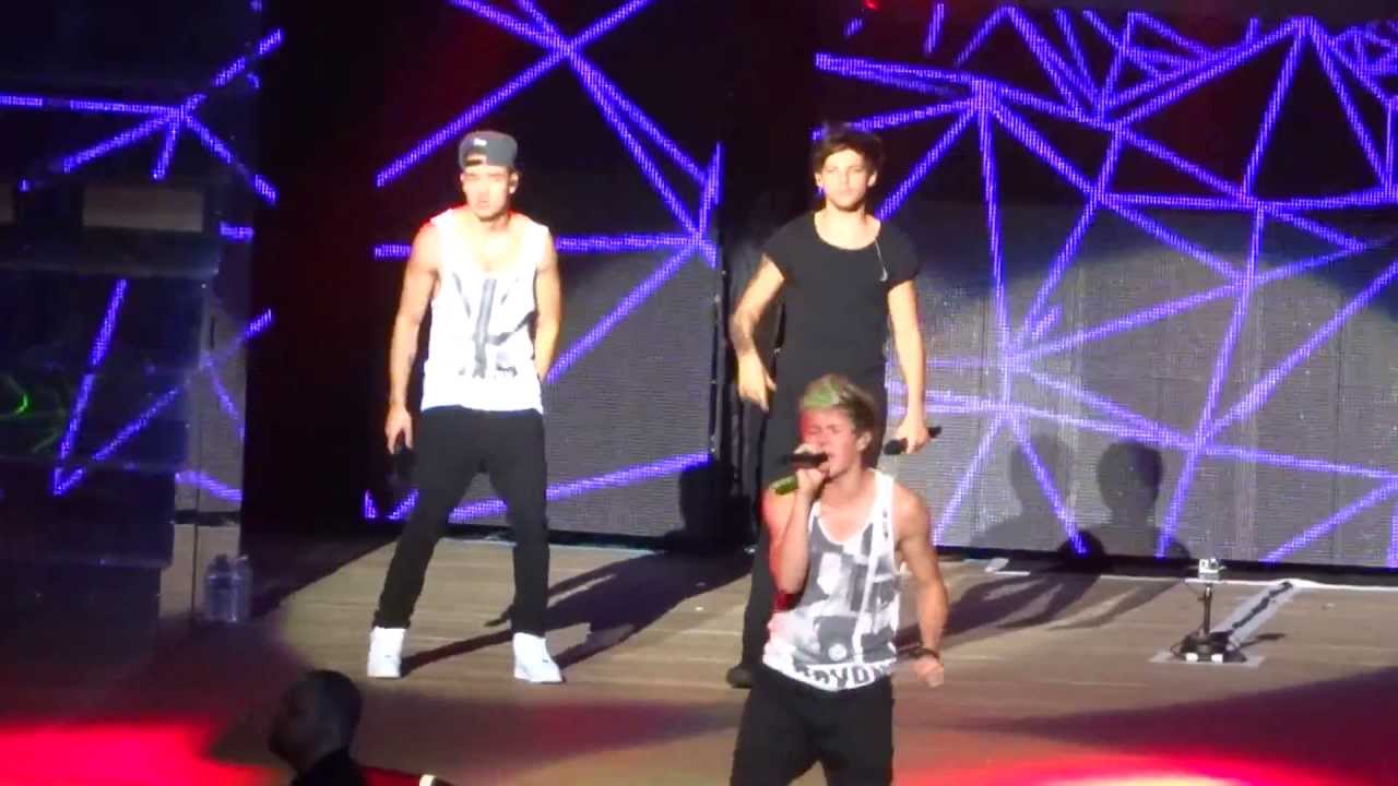 One Direction - Kiss You - Jones Beach, NY 6/28/13  Zayn & Harry moment***