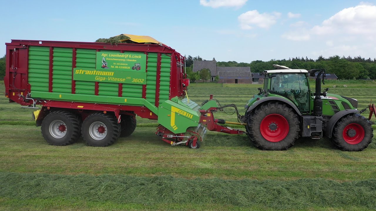Gras inkuilen bij familie van Diest Mei 2022