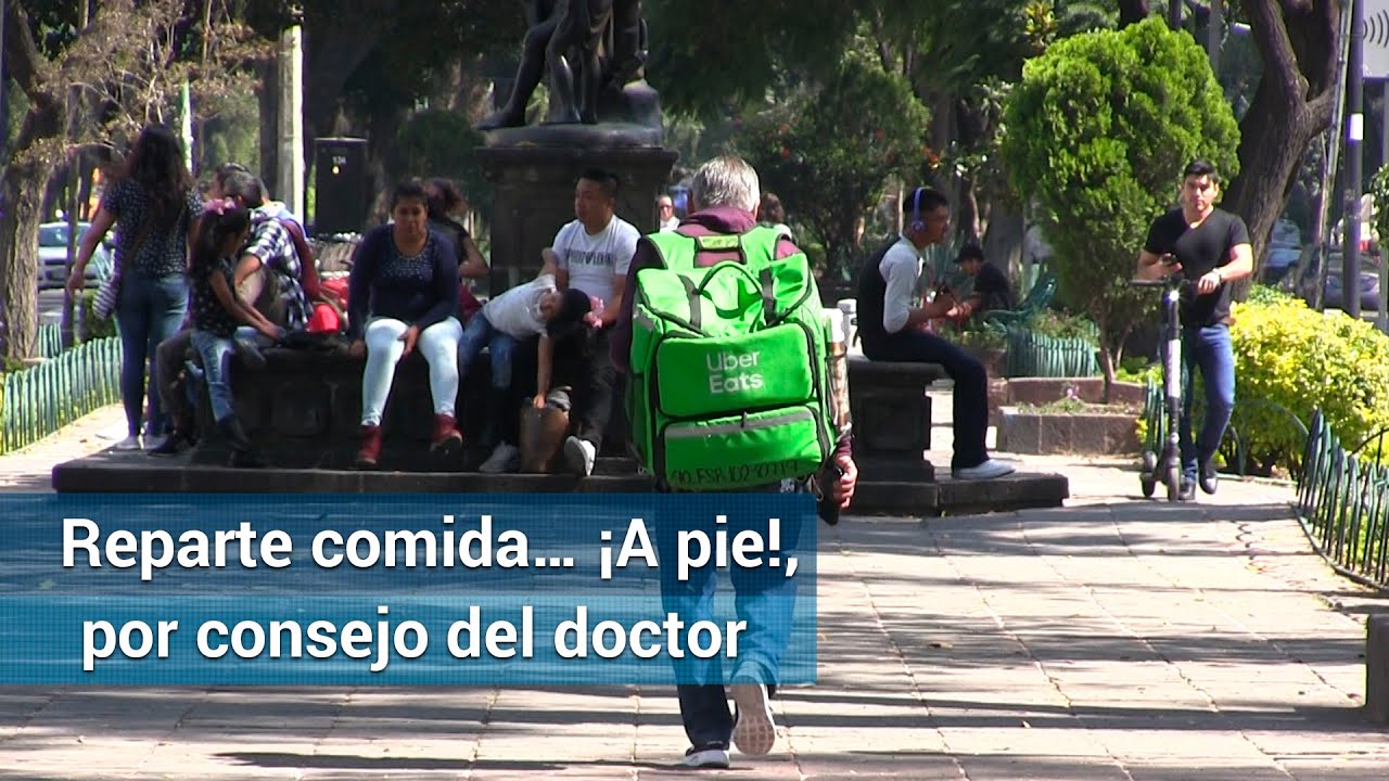 A sus 74 a&ntilde;os realiza entregas de comida&hellip; &iexcl;A pie!
