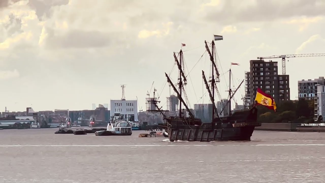 Galeon Andalucía ( Replica16-17th Century Spanish Warship ) Travelling up the River Thames London UK