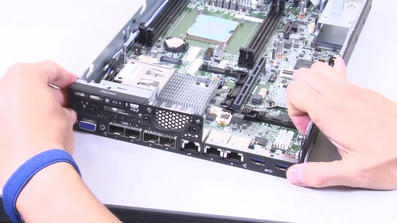 Lenovo ThinkSystem SE350 installing a LOM package