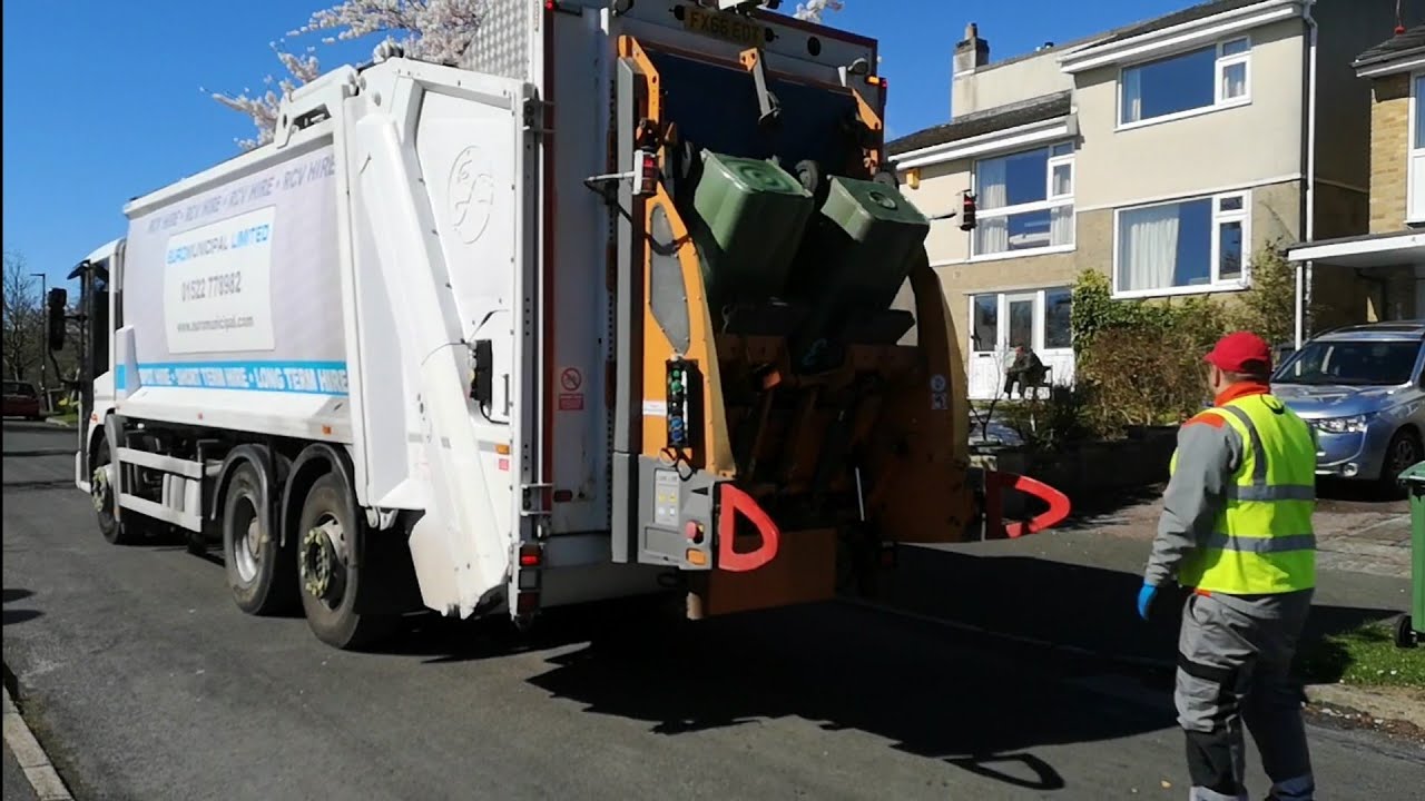 Veolia Mercedes Econic Bin lorry on Garden Waste, FX66 EOT