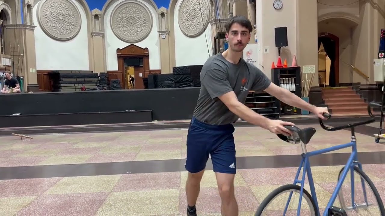 Louis Egels - Acrobatic Bike Demo