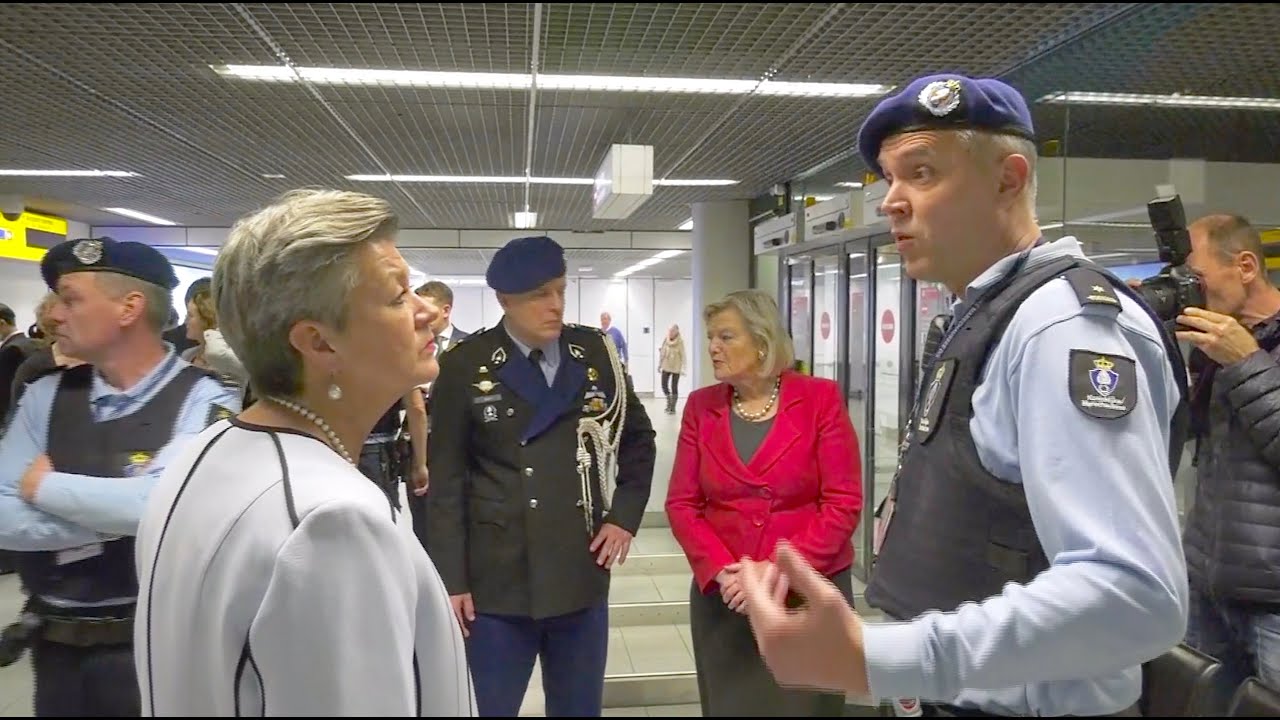 Border procedures at Schiphol Airport - EU Commissioner Ylva Johansson visits international hub