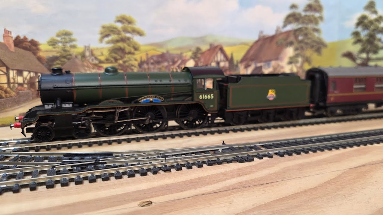 HORNBY EX LNER B17 CLASS 