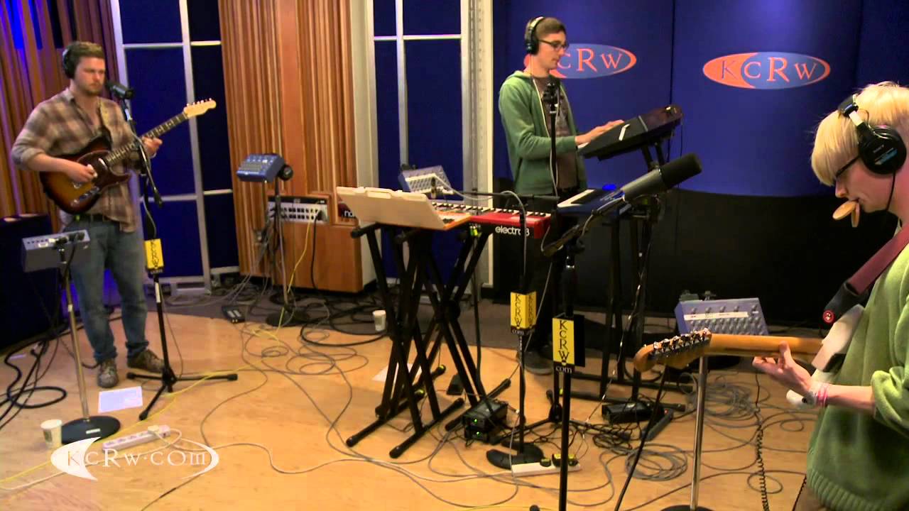 Alt-J performing "Fitzpleasure" on KCRW