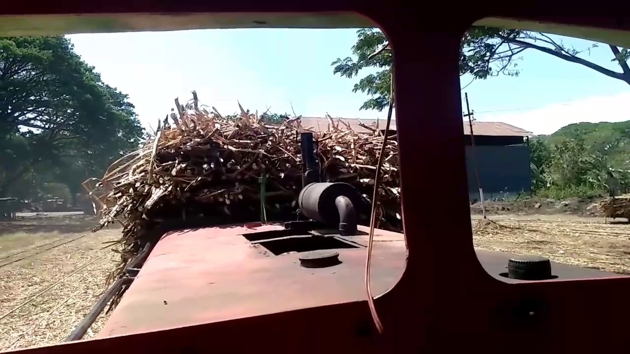 Asyiiik... Begini Nih Rasanya Naik Lokomotif Pendorong Kereta Lori Pengangkut Tebu di PG Pagotan..