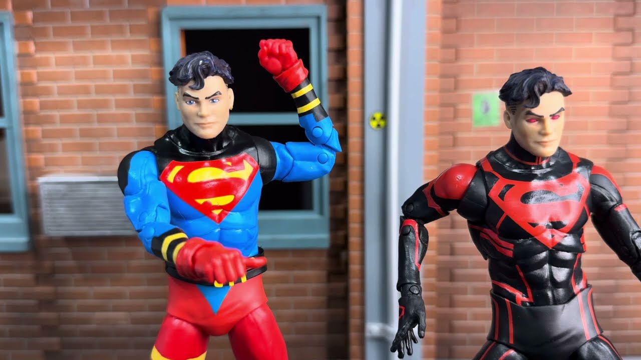 DC Page Punchers Superboy regular and Platinum edition action figure review!