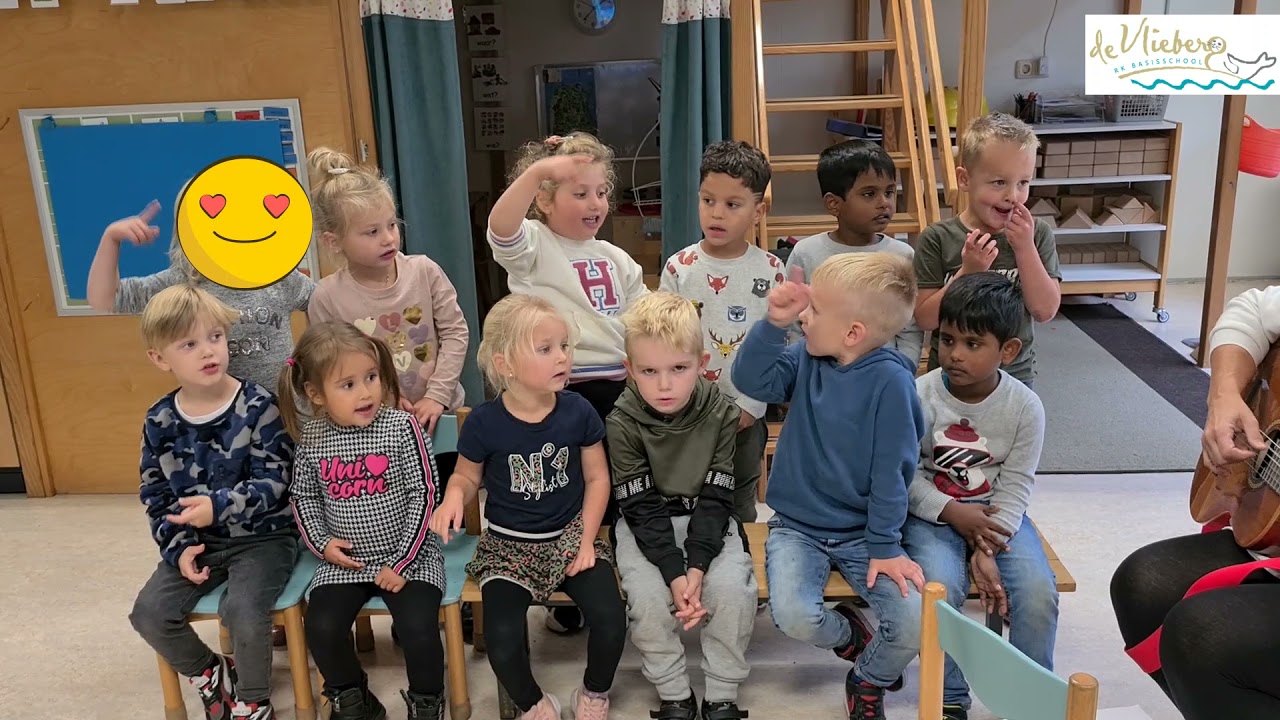groep 1 zingt... de ambulance komt eraan