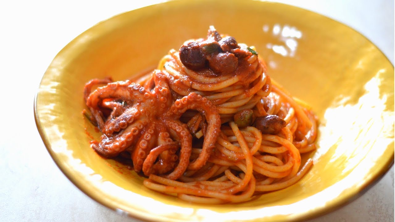 Spaghetti con Polipetti al Sugo