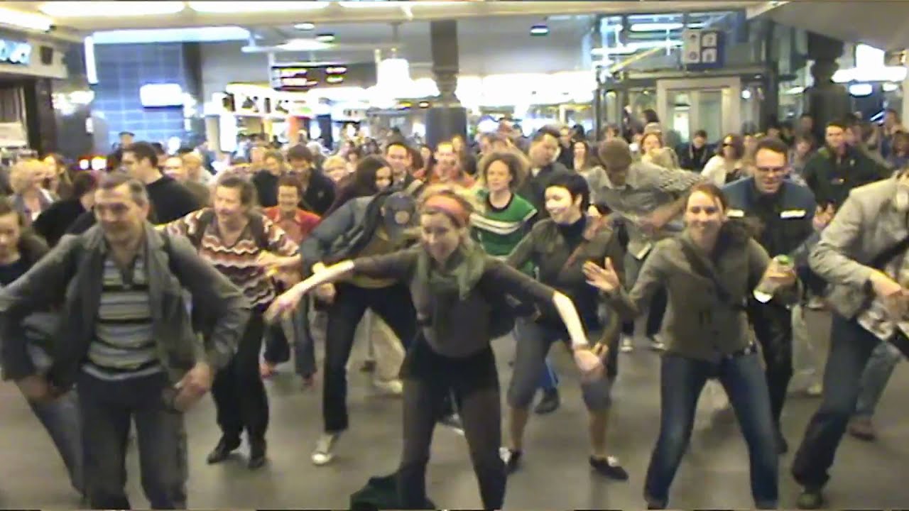 flashmob lindyhop Shim Sham Amsterdam centralstation