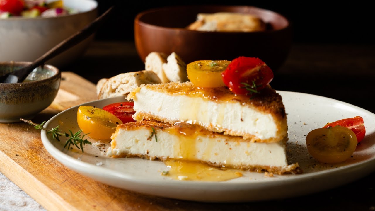 Panierter Schafsk&auml;se in der Pfanne